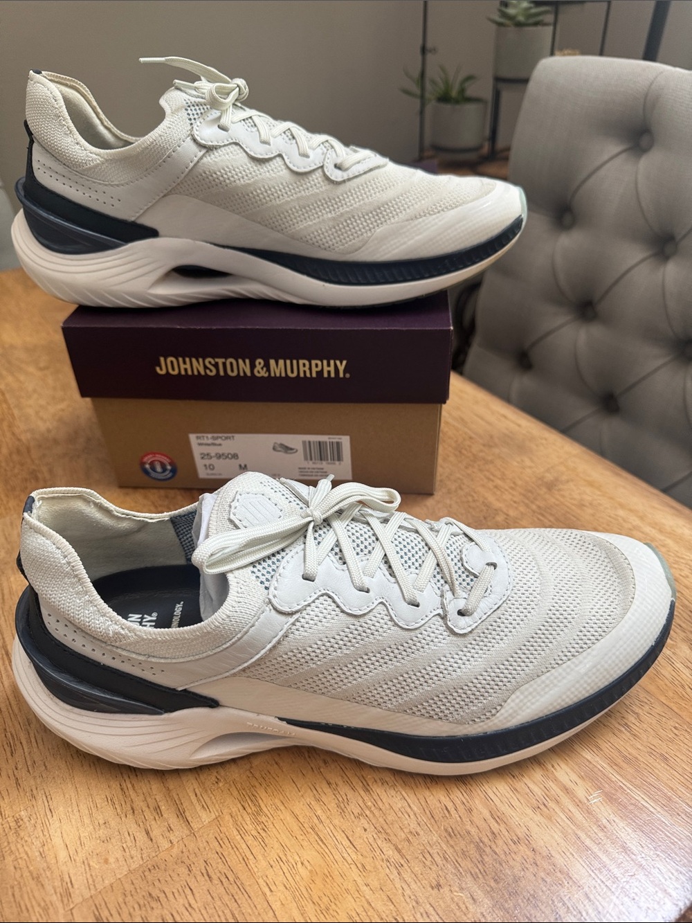 Johnston & Murphy Men’s RT1-Sport White Knit Sneaker with Blue Accent